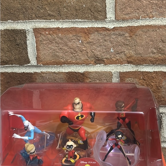 Disney Pixar Incredibles 2, Family Figurine Pack Play Set, Brand New - Picture 1 of 1